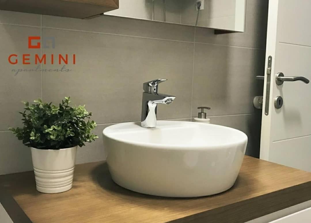 Gemini Apartment 3 - Modern Apartment With City View Novi Sad Exterior foto